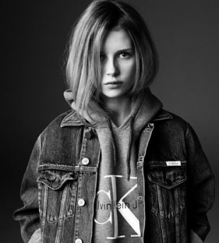 18-летняя сестра Кейт Мосс впервые украсила обложку Vogue