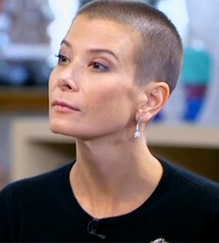 Муж Юлии Высоцкой в восторге от ее короткой стрижки