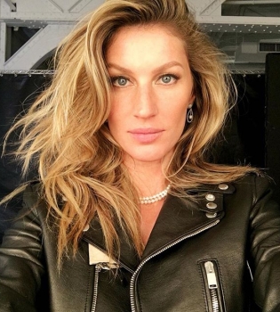 Активные будни: Жизель Бундхен показала фото с тренировки