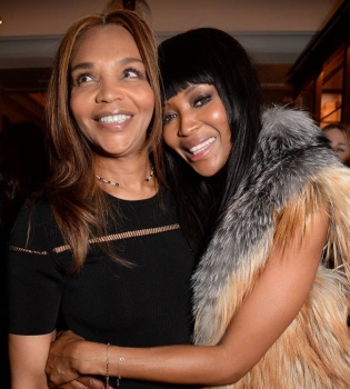 Наоми Кэмпбелл впервые появилась на публике с мамой