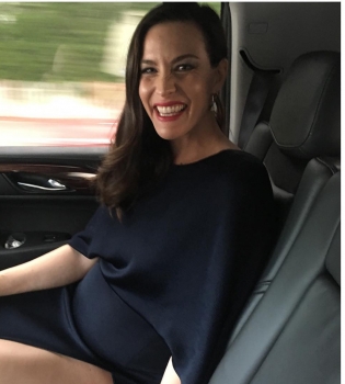 Лив Тайлер оголила свой беременный животик