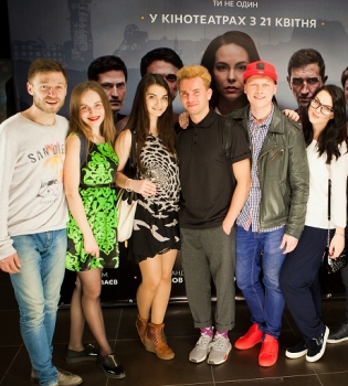 Участники шоу Голос країни-6 посетили премьеру фильма о войне в Украине