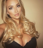 Модель Playboy показала, почему плохо иметь большой размер груди