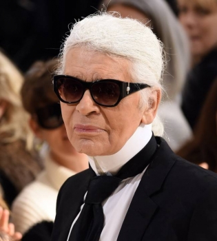 В Chanel опровергли информацию об уходе Карла Лагерфельда