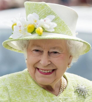 Королева-легенда: Елизавета II отпраздновала 90-летие