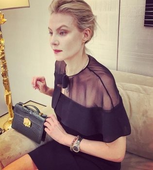 49-летняя Рената Литвинова показала, как можно выглядеть без макияжа