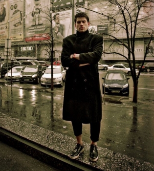 Дима Каднай полностью разделся в новом клипе