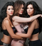 Привет из 2007-го: сексуальные Кортни, Хлое и Ким Кардашьян позируют в бикини