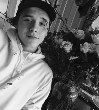 Бруклин Бекхэм снова встречается с 19-летней Хлоей Мориц