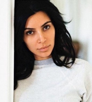 Никакого макияжа: Ким Кардашьян удивила поклонников своим внешним видом