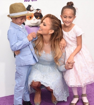 Лучше не бывает: Дженнифер Лопес показала, как проводит время с детьми