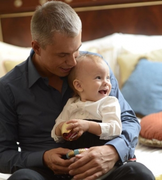 Андрей Доманский с ребенком