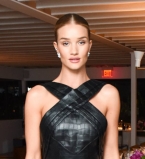 Настоящая леди: Роузи Хантингтон-Уайтли блистает в стильном наряде Brandon Maxwell