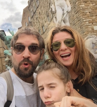 Жанна Бадоева поделилась семейными снимками с прогулки по Флоренции