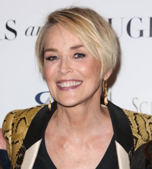 58-летняя Шэрон Стоун демонстрирует неувядающую красоту на кинопремьере