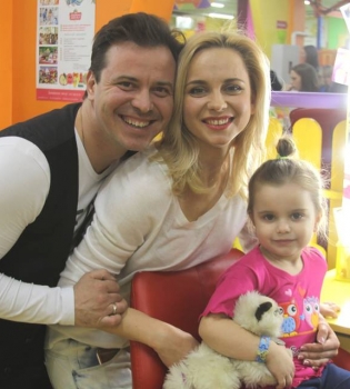 Лилия Ребрик с мужем и дочерью отдыхает в ОАЭ