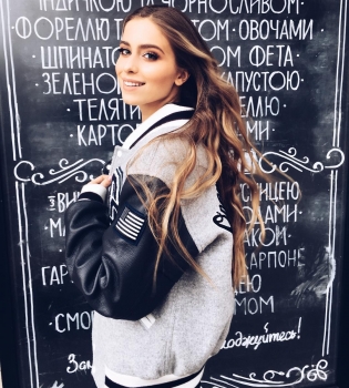 Внучка Софии Ротару покоряет подписчиков отменным стилем на новых фото