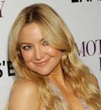 Мисс нежность: Кейт Хадсон покоряет публику элегантным нарядом