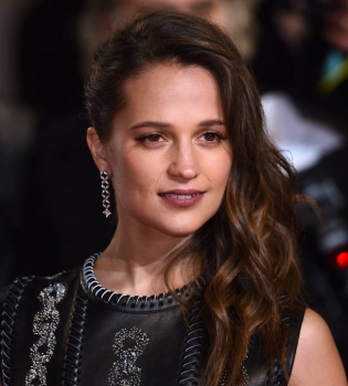 Официально: Алисия Викандер стала новой Ларой Крофт