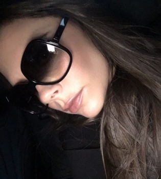 Звездное закулисье: Виктория Бекхэм показала, как готовится к фотосъемке