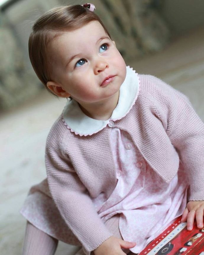 В сети появились новые снимки годовалой принцессы Шарлотты