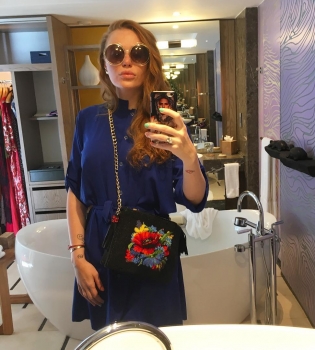 Молодая мама Слава из &quot;Неангелов&quot; показала фигуру в купальнике