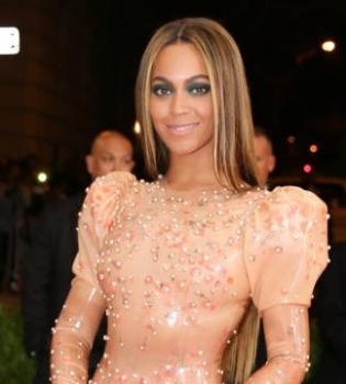 Бейонсе впервые за долгое время появилась на светском мероприятии без Джей-Зи