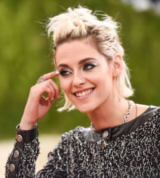 Met Gala 2016: Кристен Стюарт, Ирина Шейк, Николь Кидман и другие звезды, чьи наряды назвали нелепыми