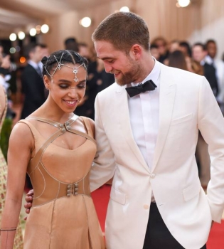 Всегда вместе: с кем пришли на Met Gala 2016 Роберт Паттинсон, Джиджи Хадид, Джейсон Стэтхэм и другие звезды