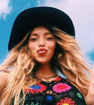 Регина Тодоренко стала свидетельницей жестокого пасхального обряда на Филиппинах