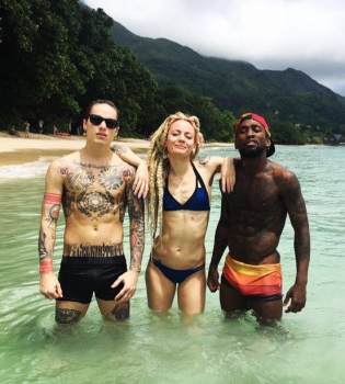 Quest Pistols Show провели майские праздники на Сейшелах