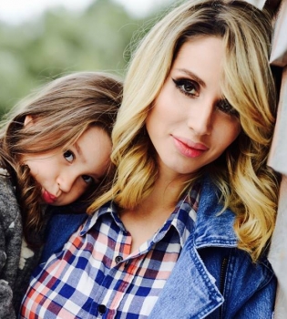 Светлана Лобода рассказала о дочери: &quot;Если Еву не занять чем-то, она вынесет нам всем мозг&quot;