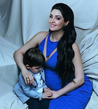 Ангелина Завальская с сыном в журнале Вива