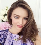 Счастливая мамочка: Миранда Керр позирует с подросшим сыном