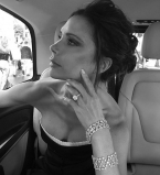 Фотофакт: Виктория Бекхэм веселится в Каннах, а Дэвид Бекхэм сидит с детьми