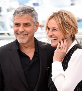 Звездные друзья: Джулия Робертс и Джордж Клуни покоряют публику на фотоколле в Каннах
