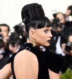 Кэти Перри прокомментировала слухи о романе Орландо Блума и Селены Гомес