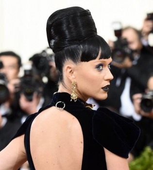 Кэти Перри прокомментировала слухи о романе Орландо Блума и Селены Гомес