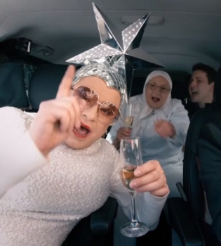 Верка Сердючка прокатилась на Евротакси вместе с прошлогодним победителем &quot;Евровидения&quot;