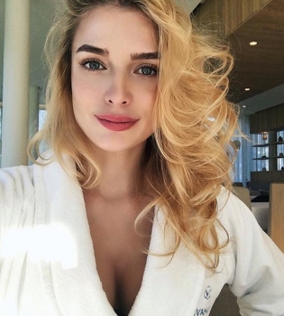 Экс-солистка &quot;ВИА Гры&quot; Татьяна Котова снялась без нижнего белья