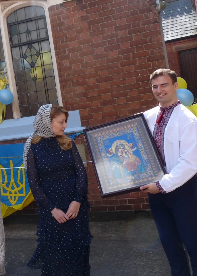 Тина Кароль с сыном побывала в Лондоне и открыла центр украинской общины