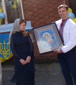 Тина Кароль с сыном побывала в Лондоне и открыла центр украинской общины