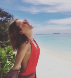 Ксения Собчак публикует жаркие снимки в купальнике