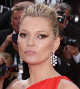 Кейт Мосс блистает на Каннском фестивале с красавицей-сестрой