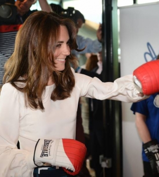 Видео: Кейт Миддлтон боксирует во время благотворительного мероприятия