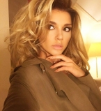 Солистка "ВИА Гры" продемонстрировала идеальный пресс