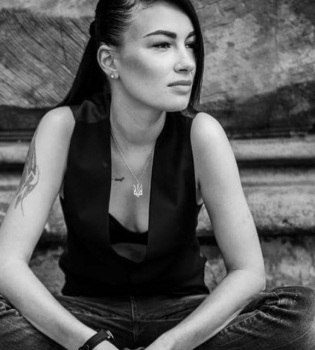 Жизнь  с чистого листа: Настя Приходько кардинально сменила имидж