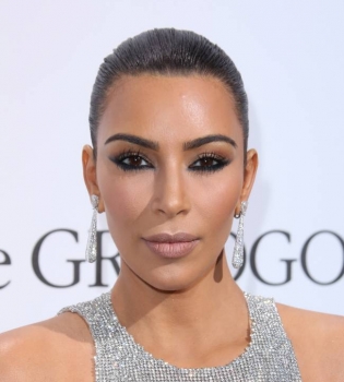 Дебют в Каннах: Ким Кардашьян впервые появилась на знаменитом фестивале