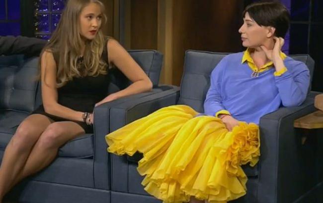 Российскую актрису Чулпан Хаматову раскритиковали за сине-желтый наряд