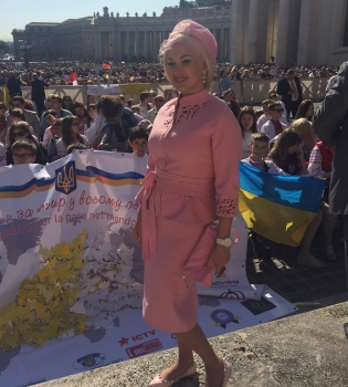 Катя Бужинская в Ватикане встретилась с Папой Римским и помолилась за мир в Украине